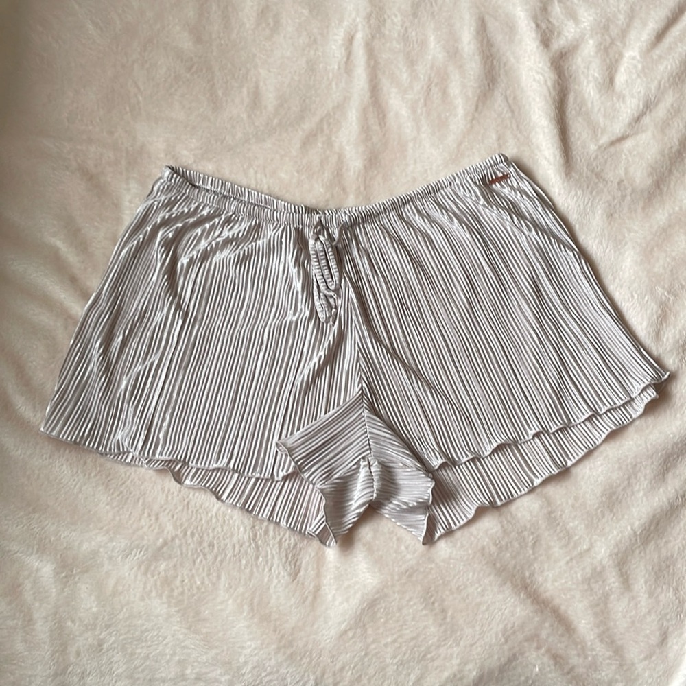 Danskin Silky Creamy Beige Loungewear Shorts XL Womens